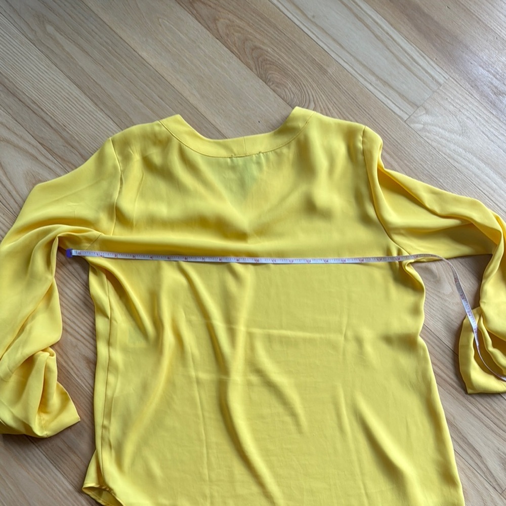 Jones New York Yellow Blouse Size S Relaxed Fit V Neck Lightweight - Picture 6 of 8
